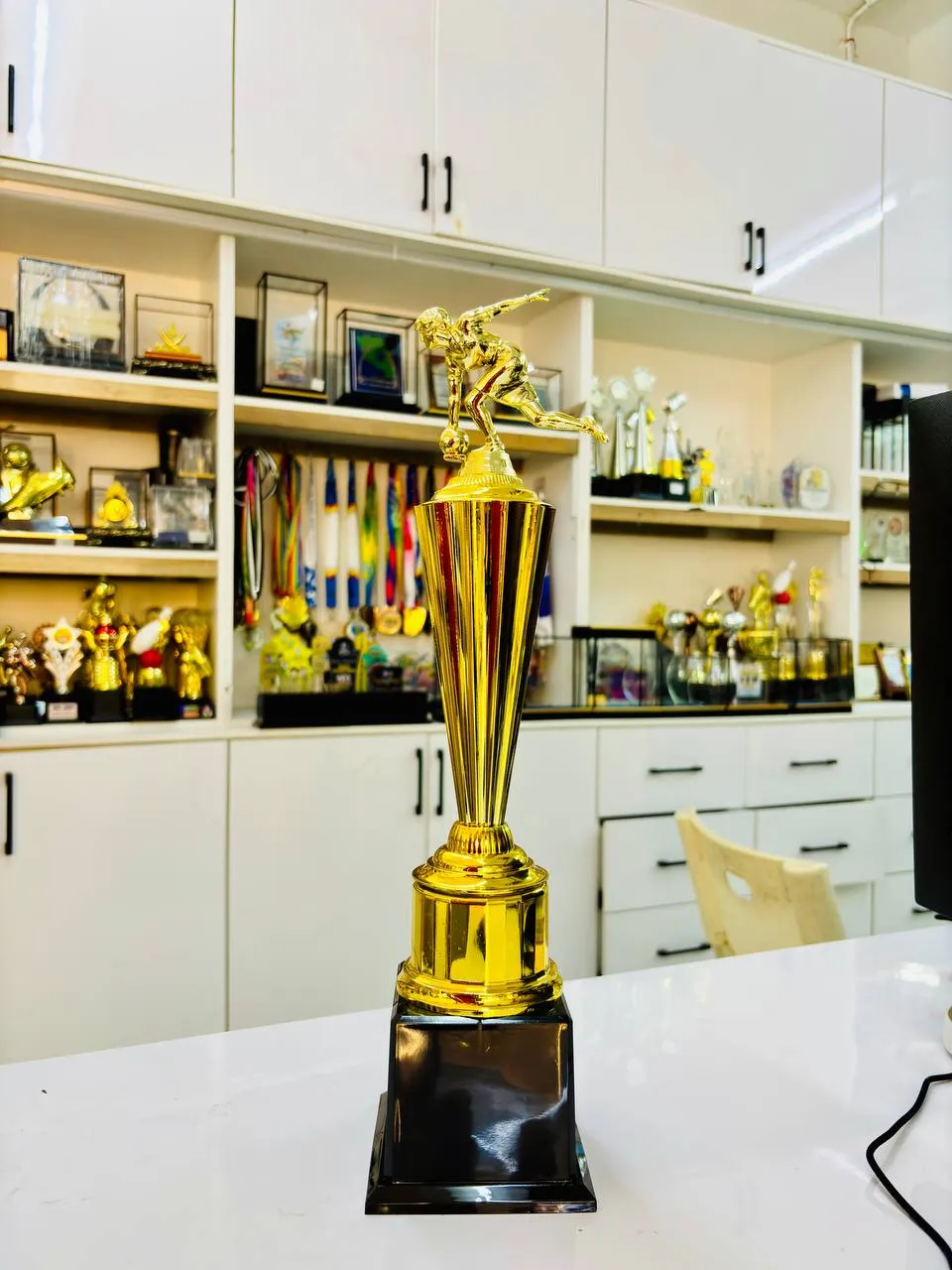 6120758718619566864.webp FEMALE BOWLER L0RC03 - bowling trophy and piala boling GT-i Design Malaysia