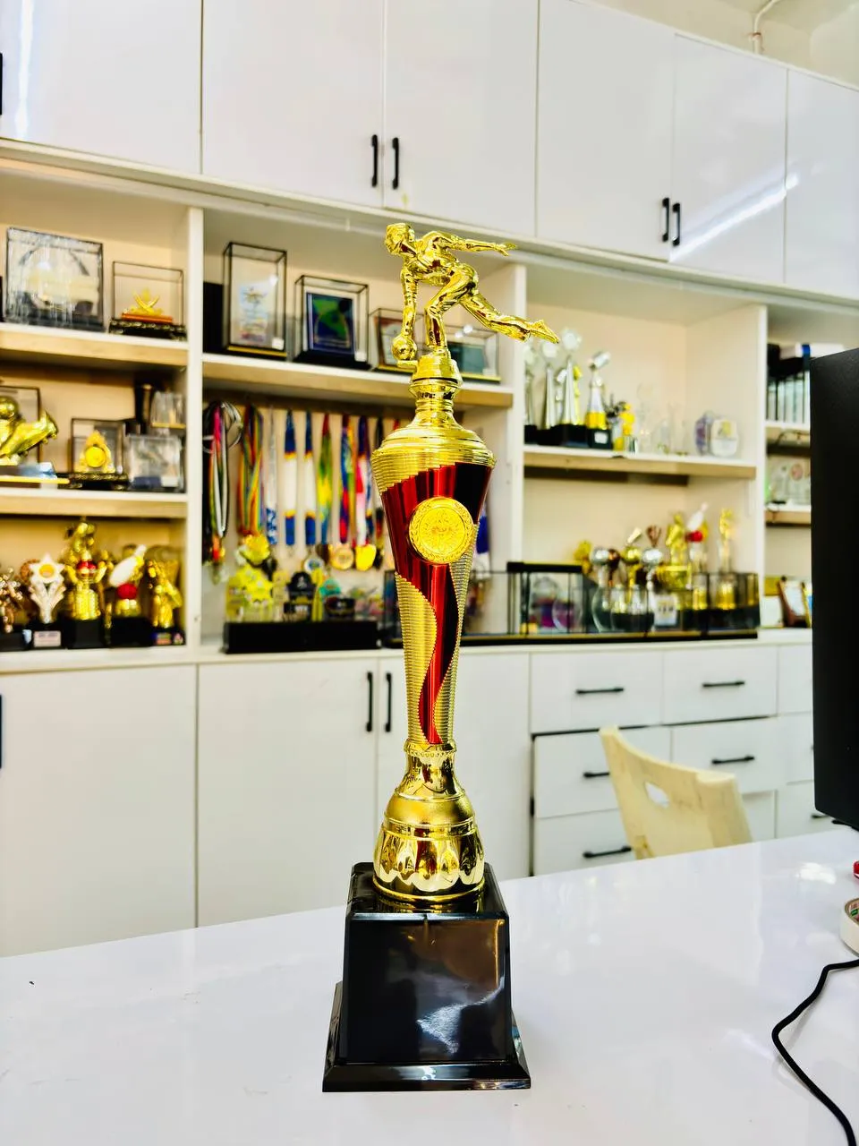 6120758718619566903.webp MALE BOWLER L0RC01 - bowling trophy and piala boling GT-i Design Malaysia