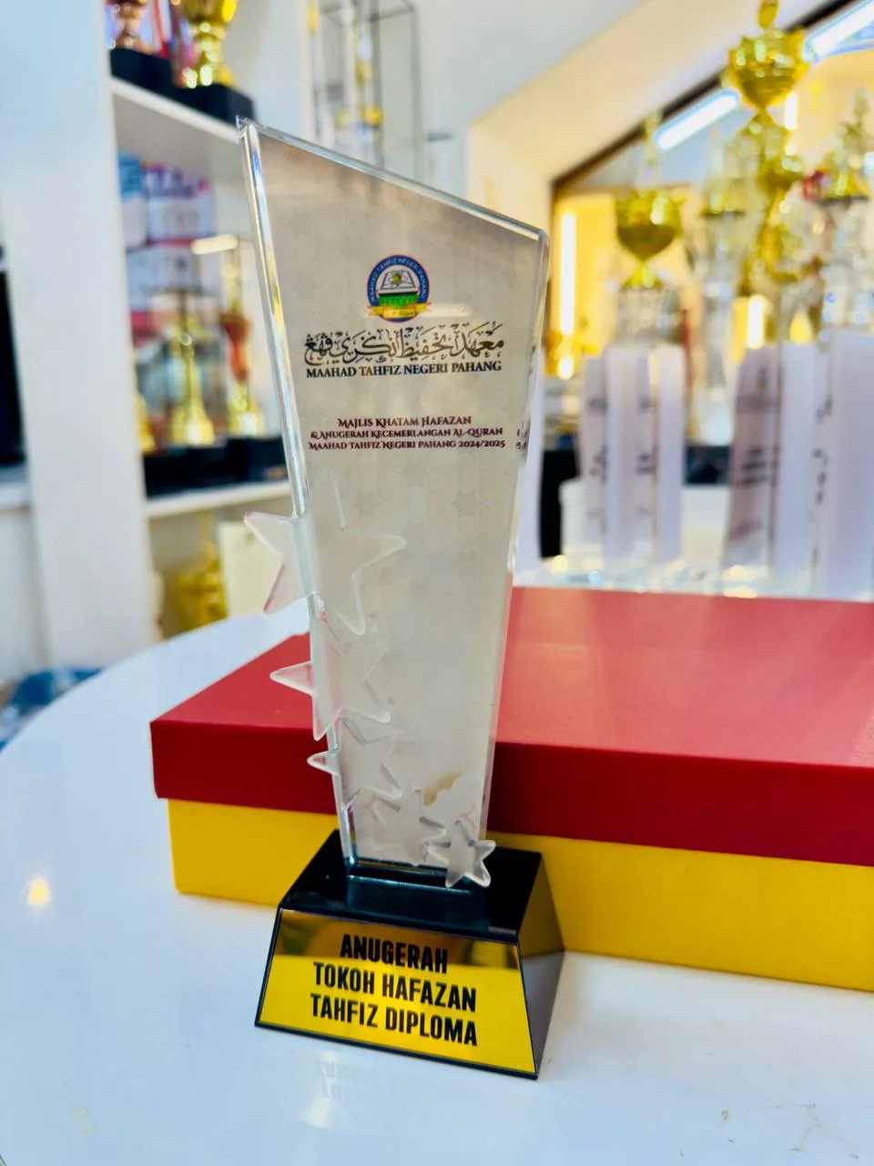 6323435094286648494.webp Exclusive Crystal Trophy 5 (available in 2 Size With Box) - custom plaque by GT-i Design Malaysia