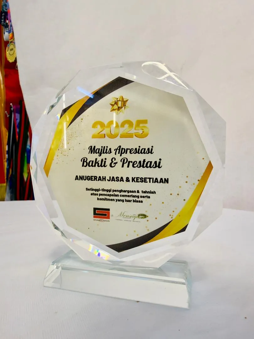 WhatsApp-Image-2026-03-12-at-10.11.13-AM.webp Budget Crystal Plaque 3 (With Box) - budget trophy by GT-i Design Malaysia