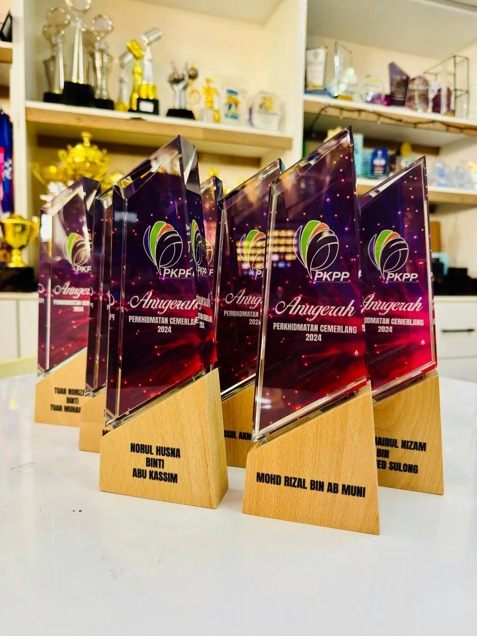 6316854770597479642.webp Exclusive Crystal Plaque 10 (With Box) - custom plaque by GT-i Design Malaysia