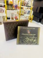 Plak boleh tanggal bersama kotak kayu ukiran tradisional